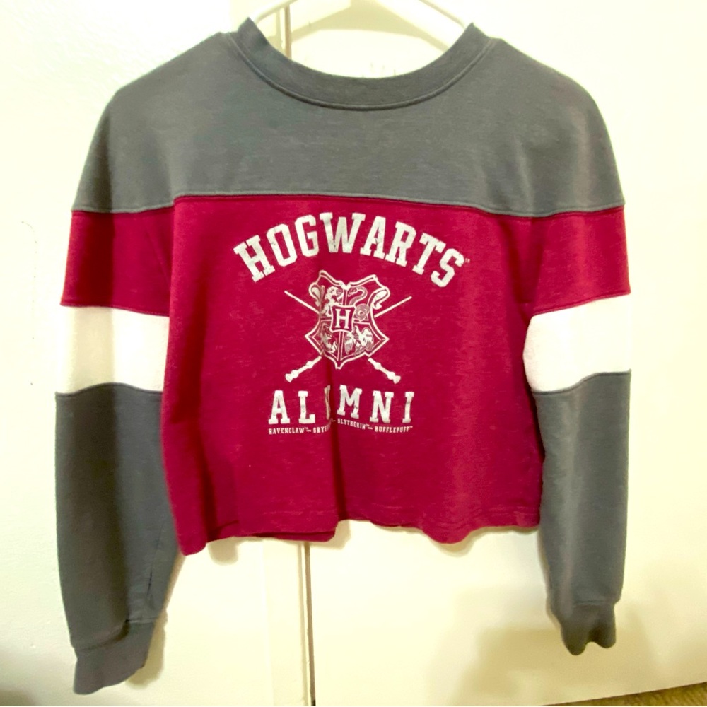 HOGWARTS ALUMNI CROPPED SWEATSHIRT